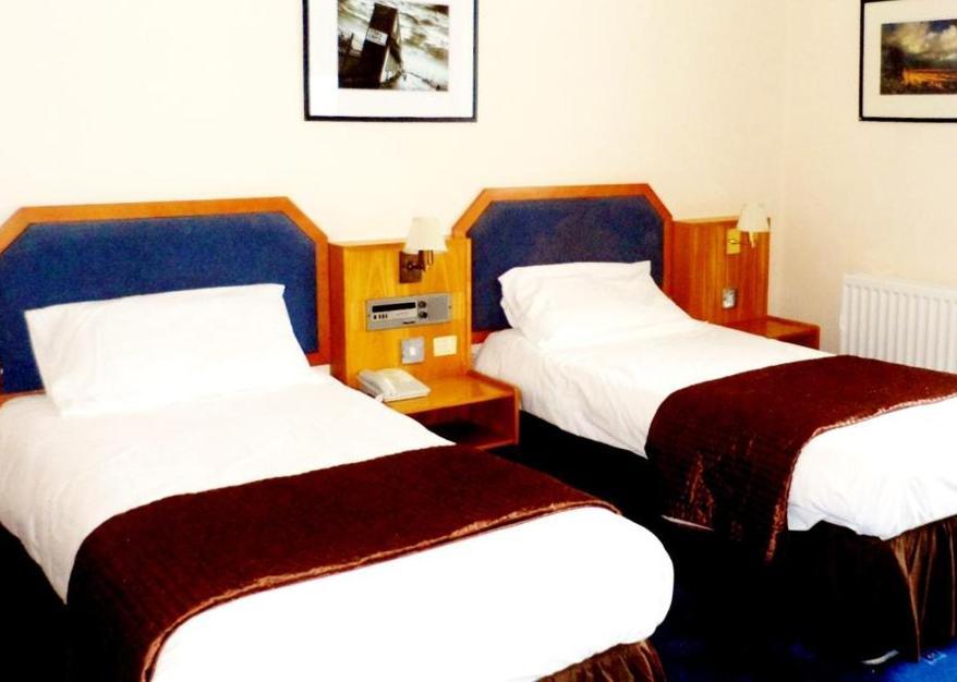 The Beeches Hotel Грімсбі Номер фото